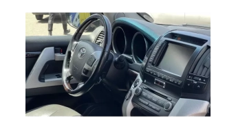 Алматыда Toyota Land Cruiser 200-ді тауларға саяхат үшін жүргізушісіз жалға алу Toyota Land Cruiser 200 Черный