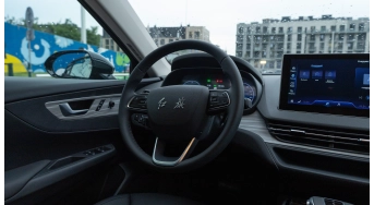 Hongqi E-M5 rental in Shymkent - electric sedan for a price starting from $15,000/day car rental without driver Hongqi E-QM5