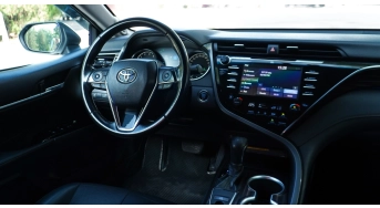 Аренда Toyota Camry 70 в Алматы без водителя по цене от ₸27 000/сутки Toyota Camry 70